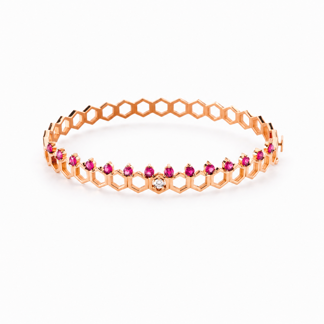 Bracelete Vazado com Diamantes Brancos e Cravações Externas de Rubi