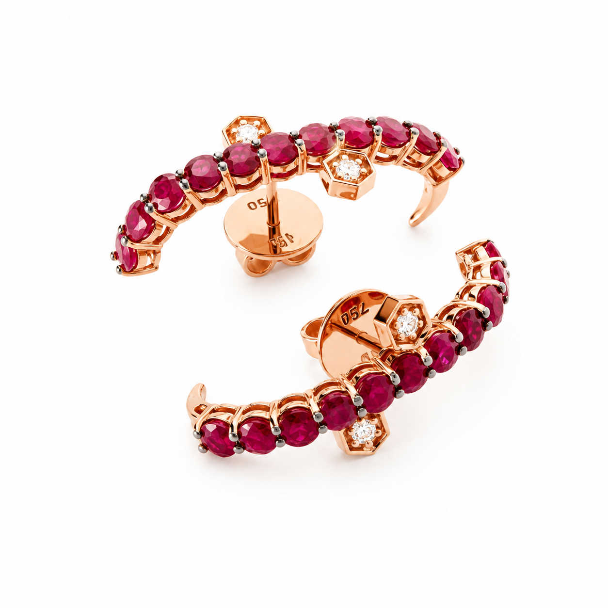 Brinco Côncavo de Rubis e Colmeias de Diamantes Brancos