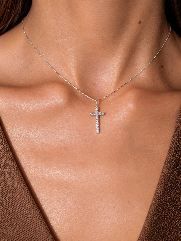 Pingente Cruz com Diamantes Brancos