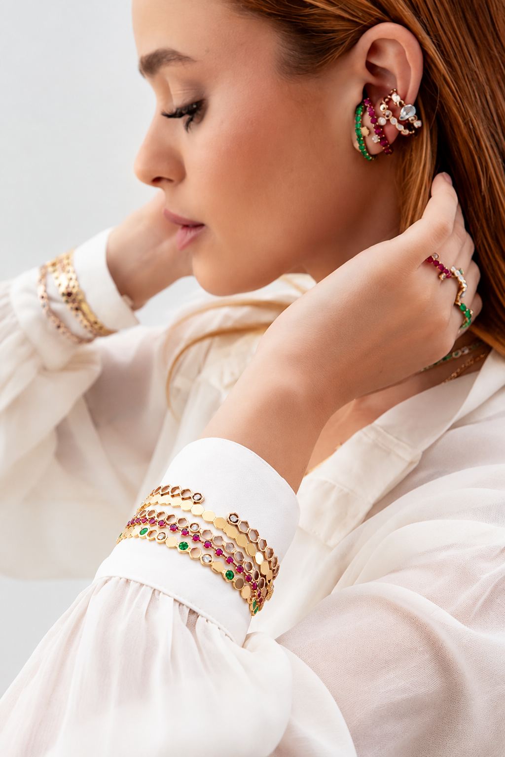 Bracelete Aberto Vazado com Diamantes Brancos