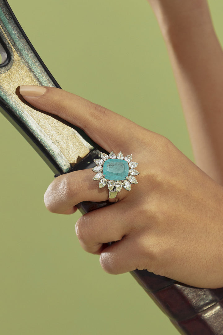 Anel Esmeralda Cushion 10,35ct e 14 Diamantes Gota 30 Pontos