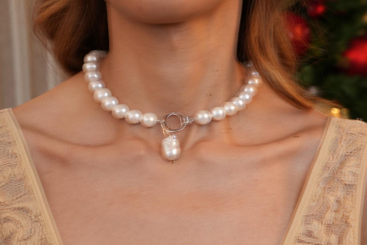 Colar Pérola fecho mosquetão com diamantes